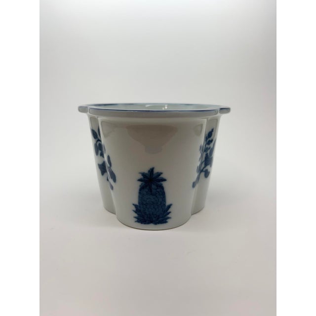 1980s Vintage Blue Pineapple Porcelain Cachepot Styled After Mottahedeh For Sale - Image 5 of 10
