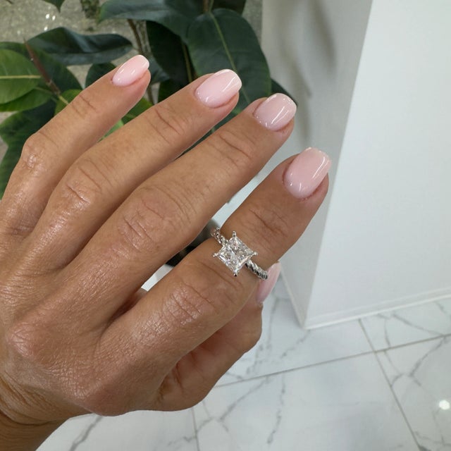 Gender: Women's Metal Type: 14K white gold Size: 4.25 Weight: 3.40 grams Ladies rhodium plated 14K white gold, diamond...