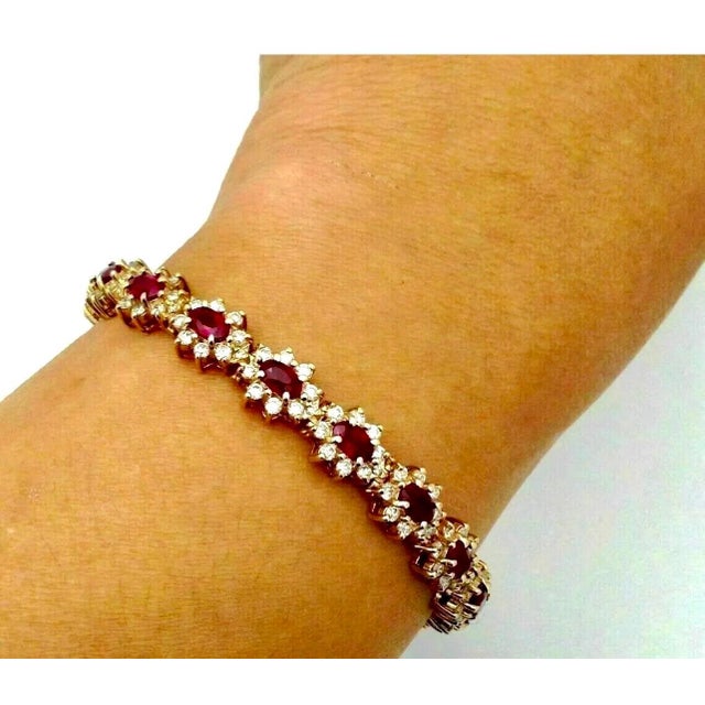 2010s 7 Carat Oval Cut Natural Ruby & Diamond Tennis Bracelet 14kt Yellow Gold 24.5 G For Sale - Image 5 of 18