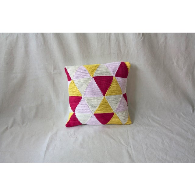 Contemporary Light Pink Triangles Geométrica Cushion from Com Raiz For Sale - Image 3 of 3