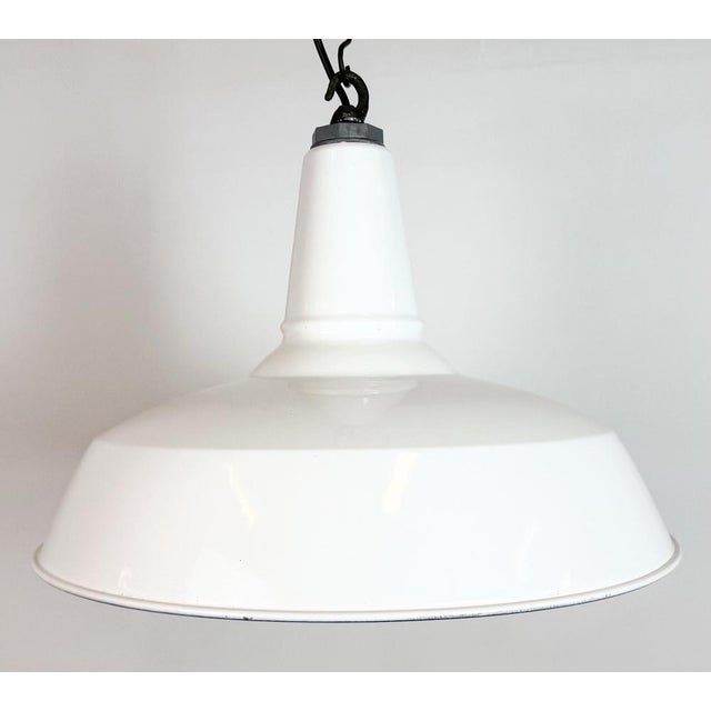 1960s Industrial White Enamel Factory Pendant Lamp from Benjamin, USA, 1960s For Sale - Image 5 of 18