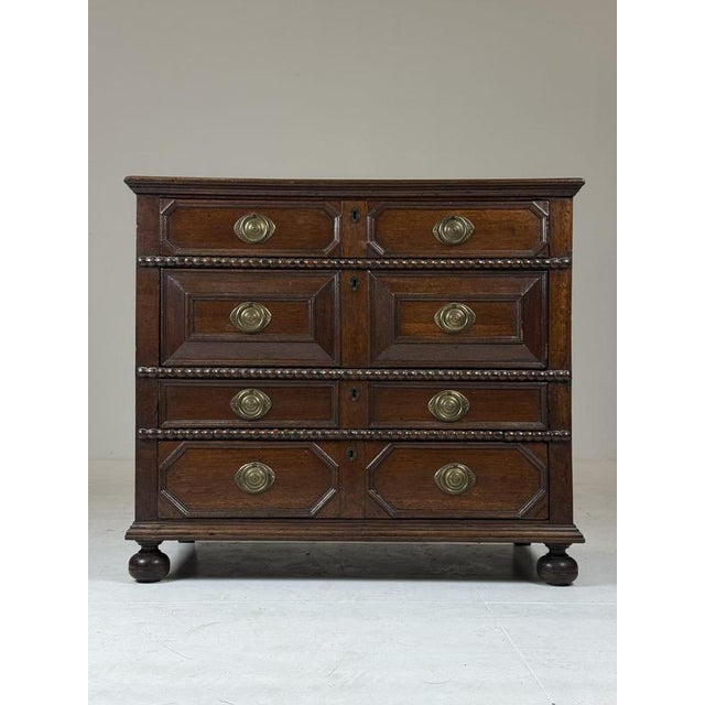 English chest of drawers / commode William & Mary period (late 17th century). Made of solid oak. In good condition. Has...