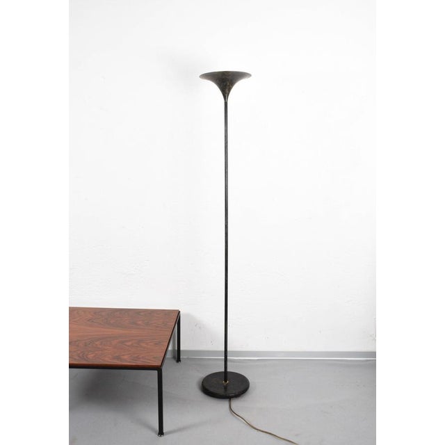Mid-Century Italian Black Aluminum Tulip Floor Lamp with Gold Finishes, 1970s For Sale - Image 4 of 14