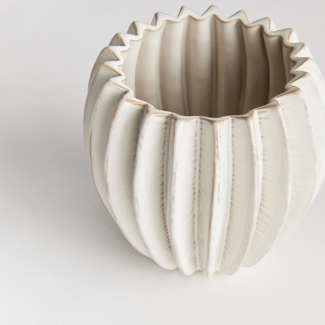 Kenneth Ludwig Chicago Nikko Pot Small For Sale - Image 4 of 4