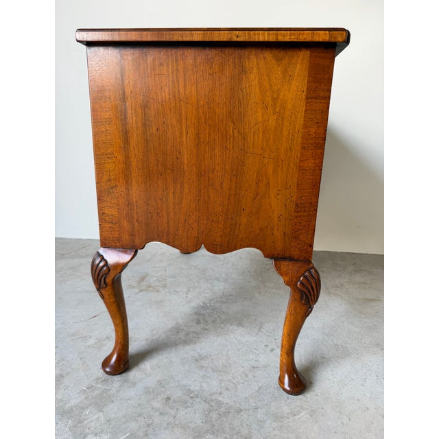 Vintage English Queen Anne Style Walnut Dressing Table / Low Chest For Sale - Image 9 of 13