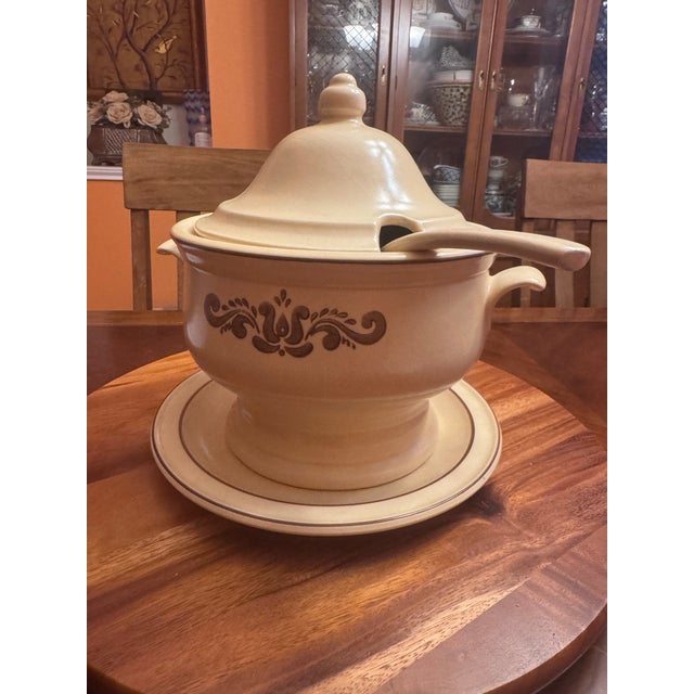 Adam Pfaltzgraff 1970s Tureen & Lid W/Ladle & Underplate Village (Made in Usa) by Pfaltzgraff For Sale - Image 4 of 12