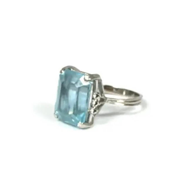 Modern Vintage H. Stern 18k Gold Emerald Cut Aquamarine Diamond Cocktail Ring For Sale - Image 3 of 9