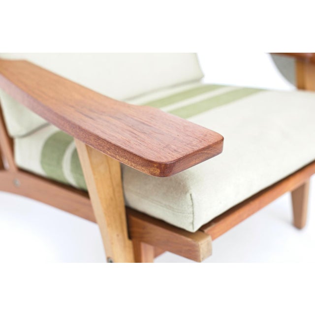 Cream GE 370 Easy Chair by Hans J. Wegner for Getama, 1960s For Sale - Image 8 of 13