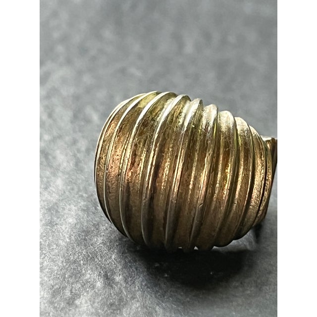 Vintage Silver Fluted Dome Ring With Stretchy Band, Circa 1990s, Size 7 For Sale - Image 4 of 7