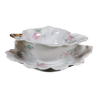 Late 18th Century Haviland White Floral Shaped Gravy Boat and Underplate For Sale