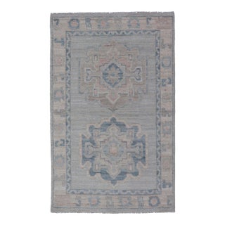 Modern Medallion Oushak With Light Gray Background and Neutral Colors 2'6"x4'2" For Sale