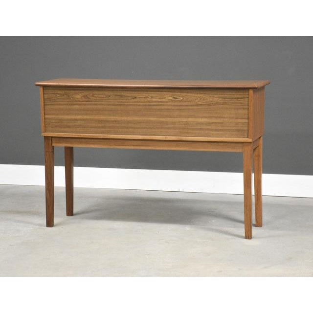 1970s Mid Century Modern Teak Sofa Entry Table by FBJ Mobler For Sale - Image 5 of 11