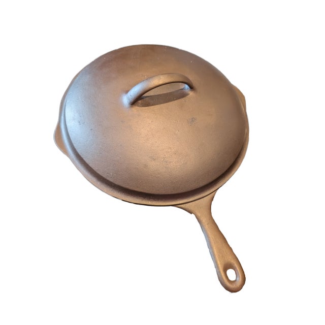 Farmhouse Mid 20th Century Wagner Cast Iron #10 Chicken Fryer Deep Skillet With Self-Basting Lid, For Sale - Image 3 of 13