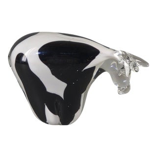 Italian Hand-Blown Art Glass Spotted Black & White Cow Paperweight Figurine For Sale
