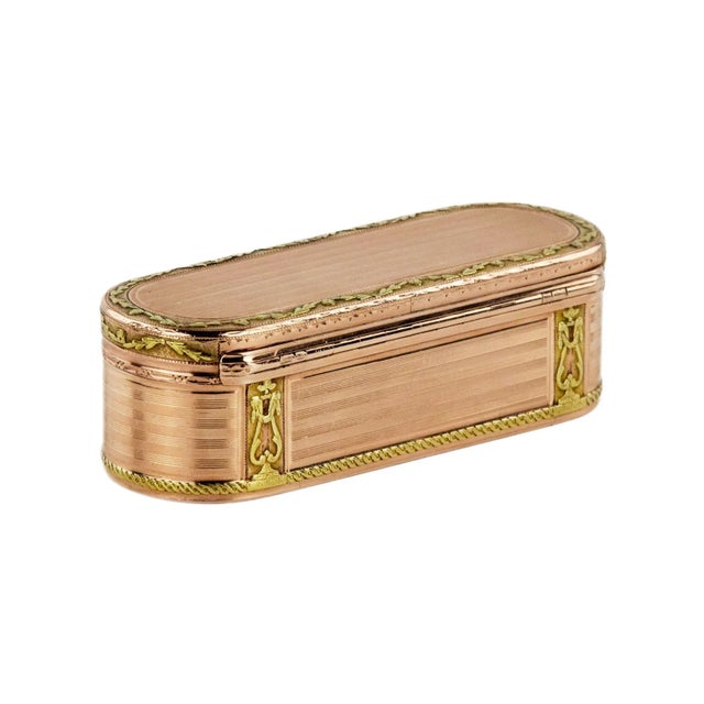 20th Century Snuffbox in Two-Tone Gold, France, 1890s For Sale - Image 3 of 9