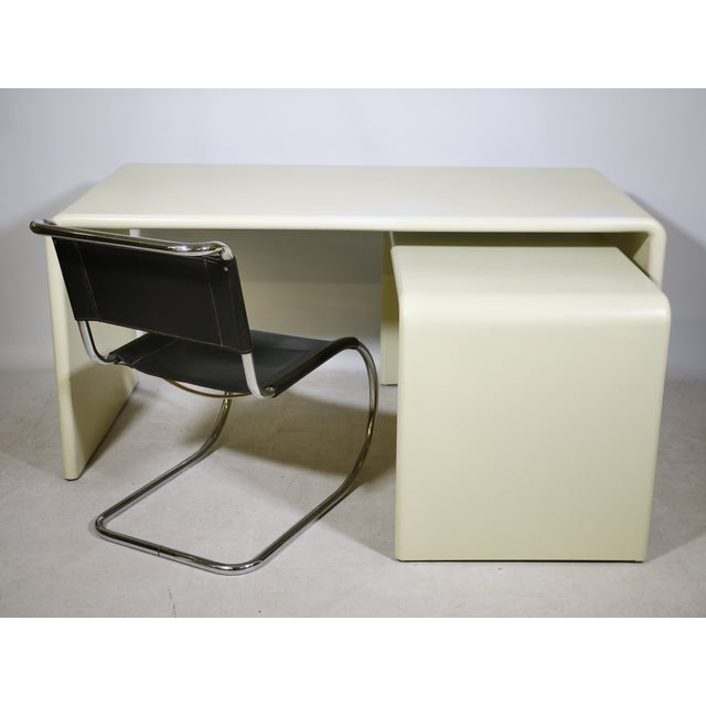 Space Age Nesting Desk in Fiberglass, 1970s, Set of 2 For Sale - Image 13 of 13