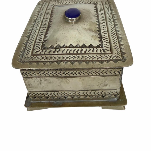French Country Vintage Silverplate Trinket Box With Blue Oval Center Stone For Sale - Image 3 of 6