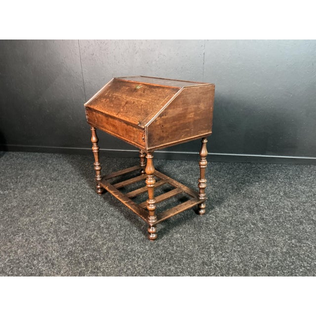 Wood William and Mary Oak Bureau, 1700s For Sale - Image 7 of 7