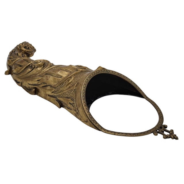 English Georgian Neoclassical Hand-Chased Brass Cornucopia Wall Pocket For Sale - Image 4 of 11