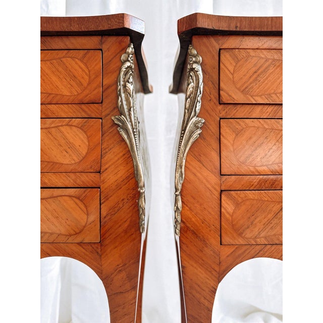 Wood Louis XV French Bedside Tables with Floral Marquetry, 1940s, Set of 2 For Sale - Image 7 of 17
