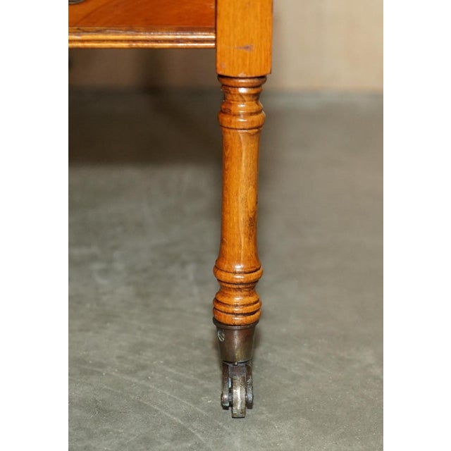 Flamed Mahogany Side Table with Butlers Serving Tray from Bradley Furniture, 1980s For Sale - Image 12 of 18