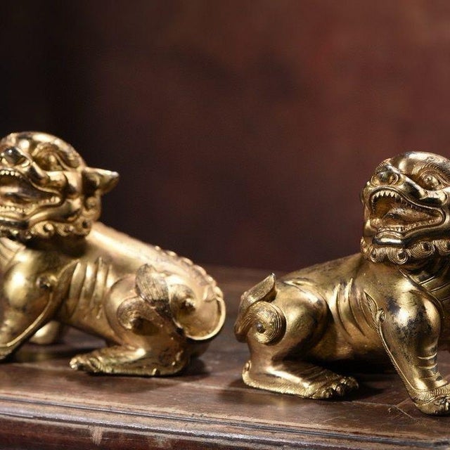 Traditional Pair of Gilt Bronze Guardian Lions – 4.3" Foo Dogs With Beaded Spine Detail For Sale - Image 3 of 9
