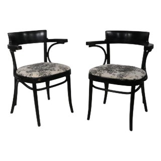 Early 20th Century Pair of Thonet Style Bentwood Cafe Bistro Dining Chairs For Sale