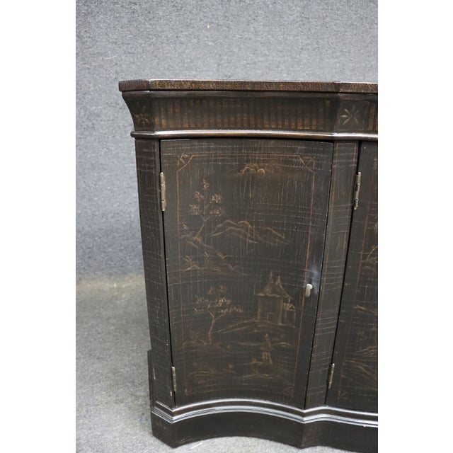 Ethan Allen Chinoiserie Serpentine Console Cabinet / Sideboard For Sale In Philadelphia - Image 6 of 16