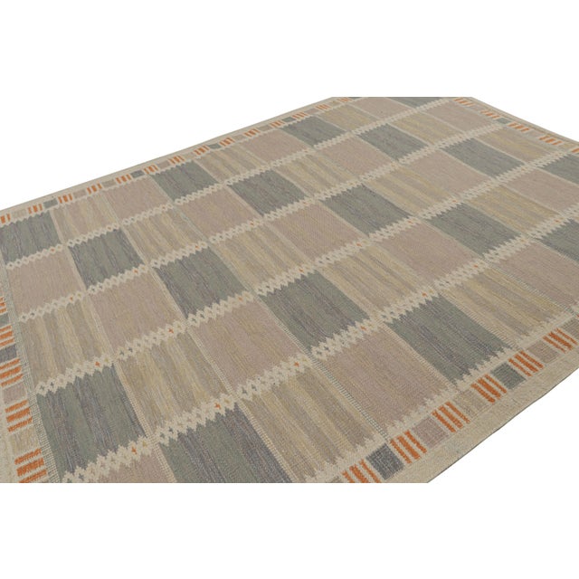 Looking for a custom size? For more information on customization capabilities, please reach out to custom@chairish.com....