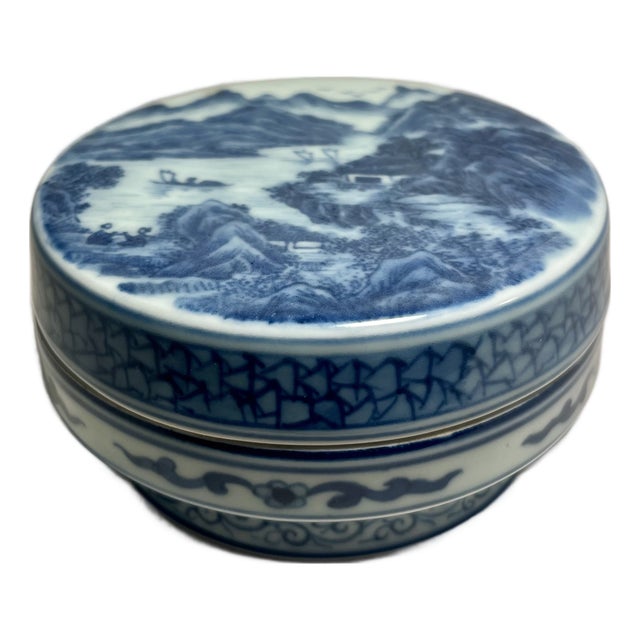 Circa 1930s Chinese Republic Blue and White Porcelain Powder Box Yongzheng Mark For Sale