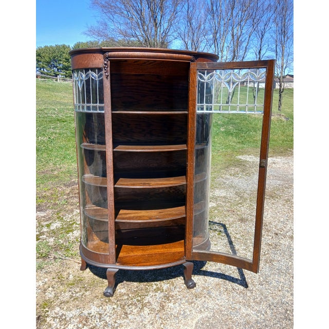 Antique Quartersawn Oak Leaded Curved Glass China Cabinet With Claw Feet 1920s For Sale - Image 9 of 18