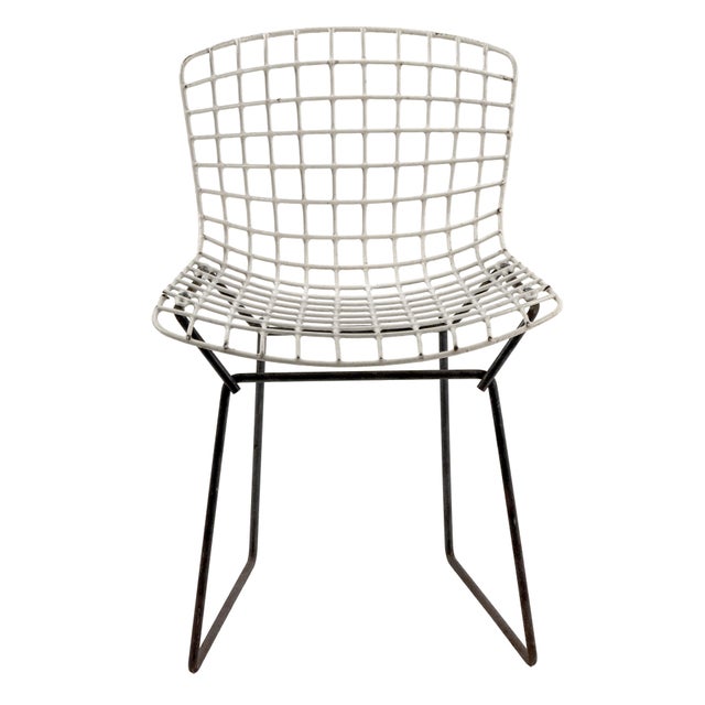 Mid-Century Modern Vintage 1950s Attributed to Knoll Harry Bertoia Child Size Wire Side Chair - White W/ Black Base - Model 425 / 625 Kid Children Sized For Sale - Image 3 of 18