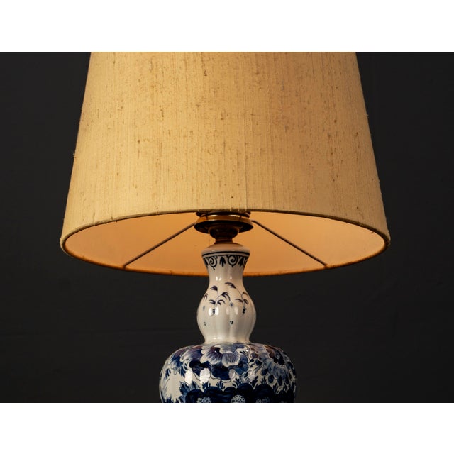 Metal 20th Century Table Lamp in Blue and White with Brass Holders from Delft Ceramic For Sale - Image 7 of 15