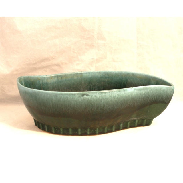 Mid-Century Modern 1960s Mid Century Modern Hull Pottery Green Drip Glaze Leaf Shaped Planter Bowl 406 For Sale - Image 3 of 10