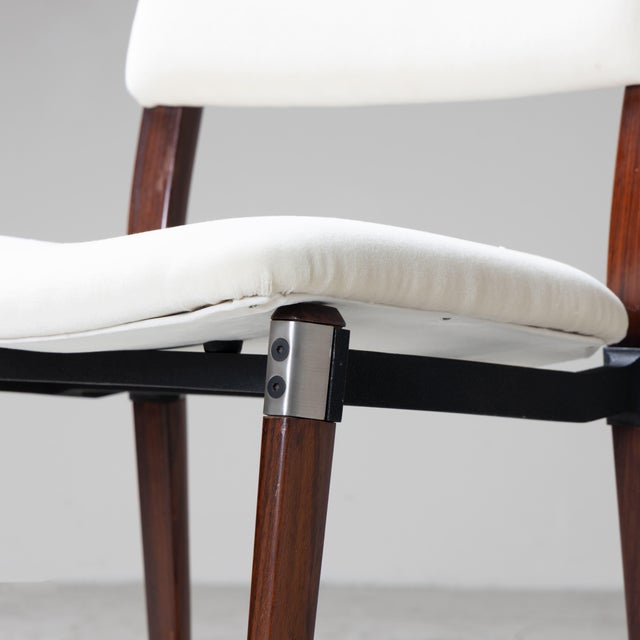 Model S82 Chairs in White Mohair by Eugenio Gerli for Tecno, 1960s, Set of 4 For Sale - Image 6 of 17
