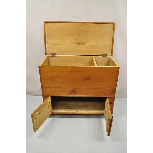Antique 19th C. French Country Primitive Pine Wood 2 Tier Dovetailed Farmhouse Dough Box. Item features dovetailed...