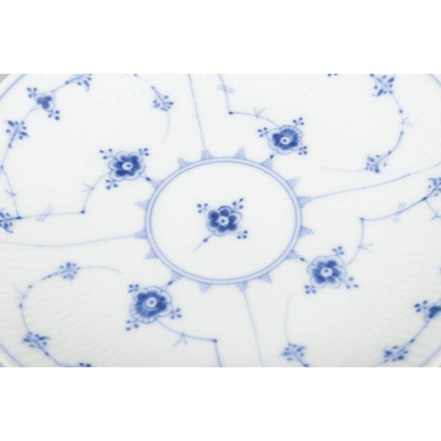 Royal Copenhagen, Blue Fluted Plain Round Porcelain Serving Dish, 1920s For Sale - Image 3 of 5