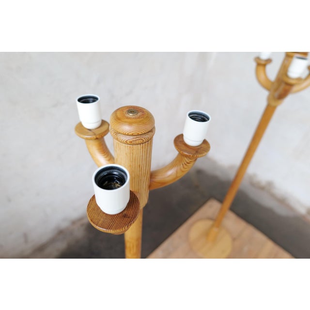 Scandinavian Modern Sculptural Floor Lamps in Pine, Sweden 1970s, Set of 2 For Sale - Image 8 of 17