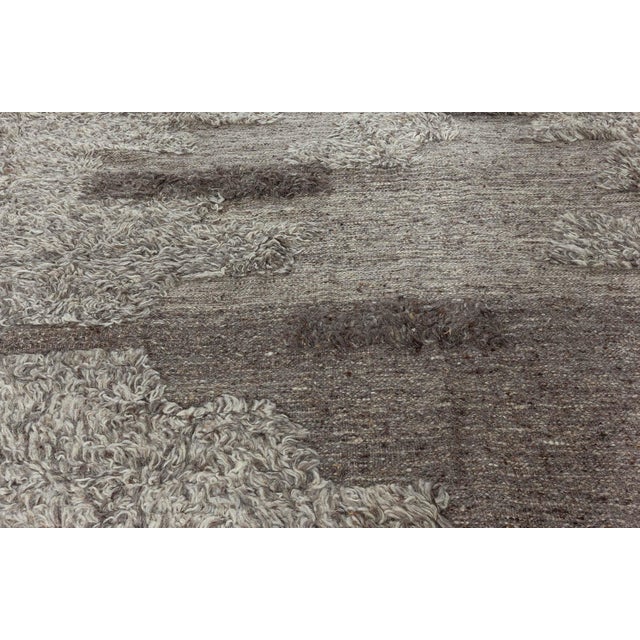 Tulu Nadu ‘Grey Strata’ Abstract Modern Wool Rug by Doris Leslie Blau For Sale In New York - Image 6 of 9