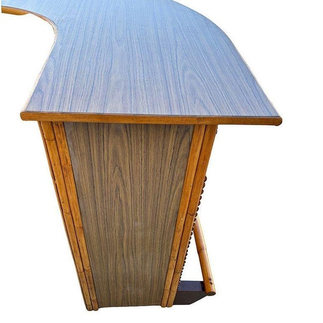 1950s 1950s Restored Horizontal Stacked Restored Rattan L-Shaped Corner Bar W/ Foot Rest For Sale - Image 5 of 12