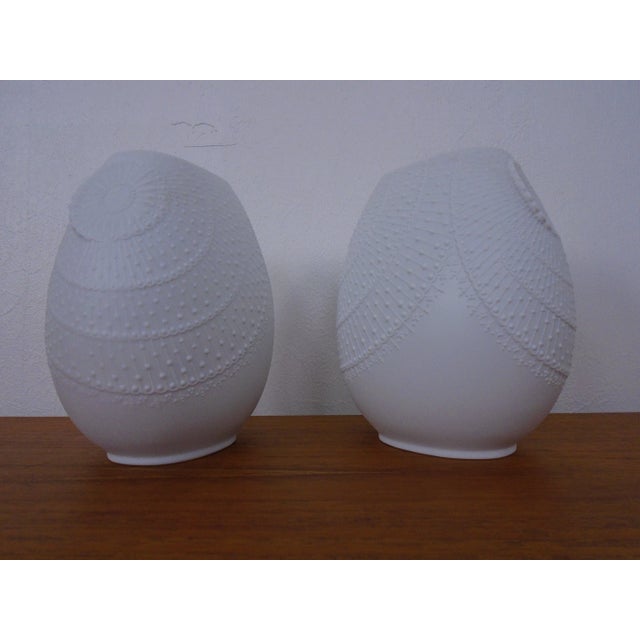Mid-Century Op Art Vases by M.frey for Kaiser, Germany, 1960s, Set of 2 For Sale - Image 4 of 14