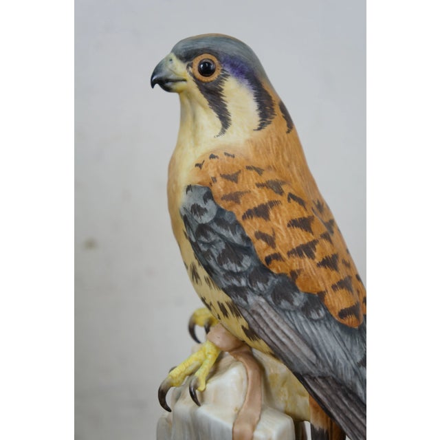 Brown 1968 Boehm Kestrel 492w Porcelain Bird Figurines Sculptures Pair 16" For Sale - Image 8 of 18