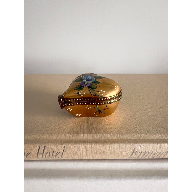 Vintage Rochard Limoges Heart Trinket Box – Hand-Painted French Porcelain Collectible For Sale In Pittsburgh - Image 6 of 10