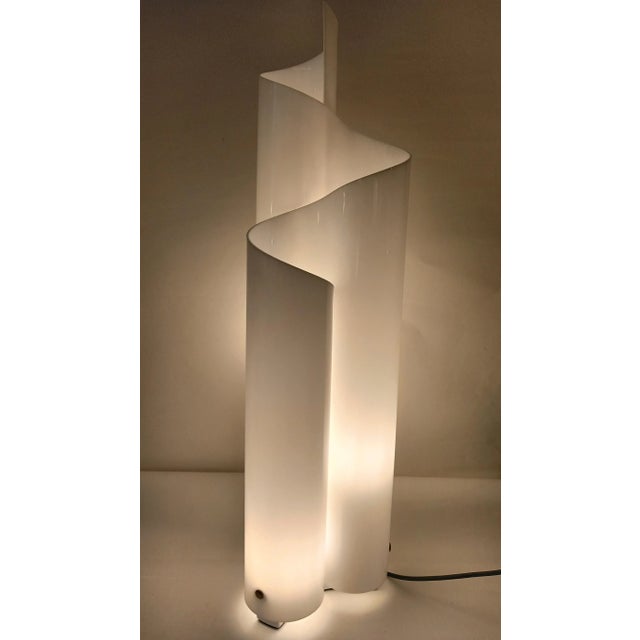 White Half-Chimera Lamp by Vico Magistretti for Artemide, Italy, Late 1960s For Sale - Image 8 of 16