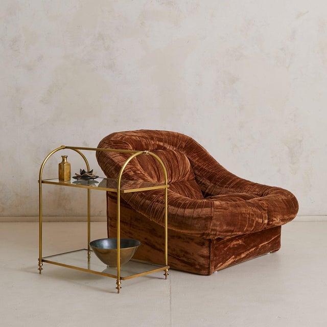 Elegant in proportion, this 1940s French two-tier side table channels the neoclassical language of Maison Jansen. Crafted...