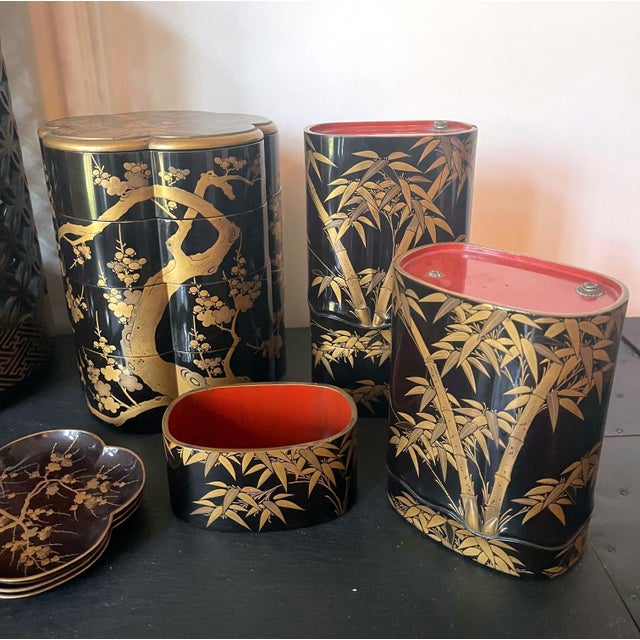 19th Century Japanese Maki-e Lacquer Portable Sagejubako Theme of Three Winter Friends For Sale - Image 5 of 18