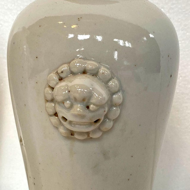 19th Century Pair of Chinese Qing Dehua Porcelain Meiping Vases For Sale - Image 5 of 9