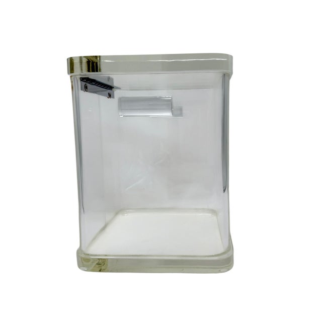 Mid 20th Century Wilardy Clear Lucite Ice Bucket With Hinged Lid and Chrome Accents For Sale - Image 4 of 9