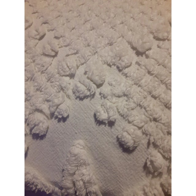 Mid 20th Century Mid Century Kennedy Era Vintage Chenille True White Tufted Chenille Blanket/Bedspread For Sale - Image 5 of 6