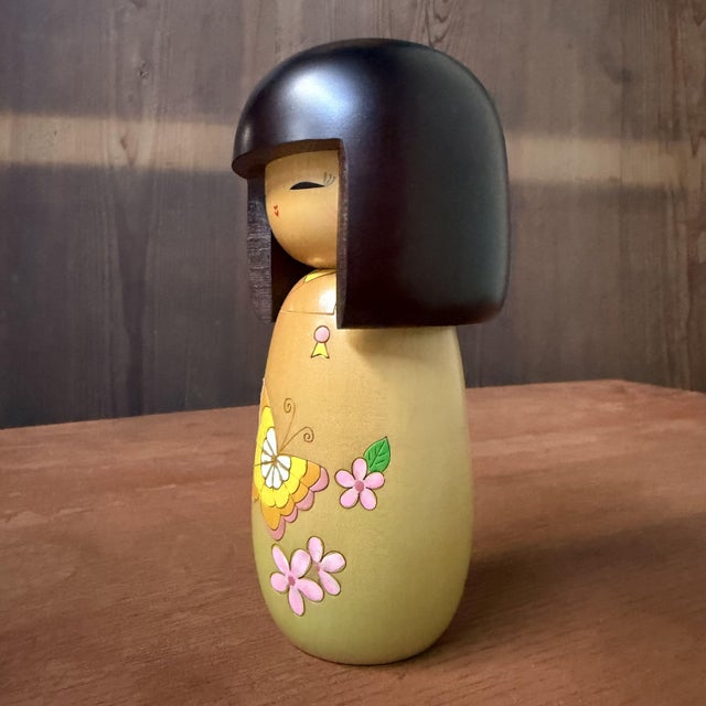 Sōsaku Kokeshi Chōchō by Fujikawa Masae, 1990s For Sale - Image 4 of 9
